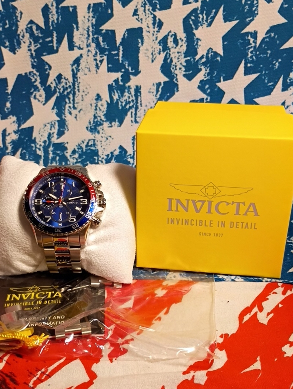 Invicta Pepsi Red/Blue Dial Watch 34030 Links Included